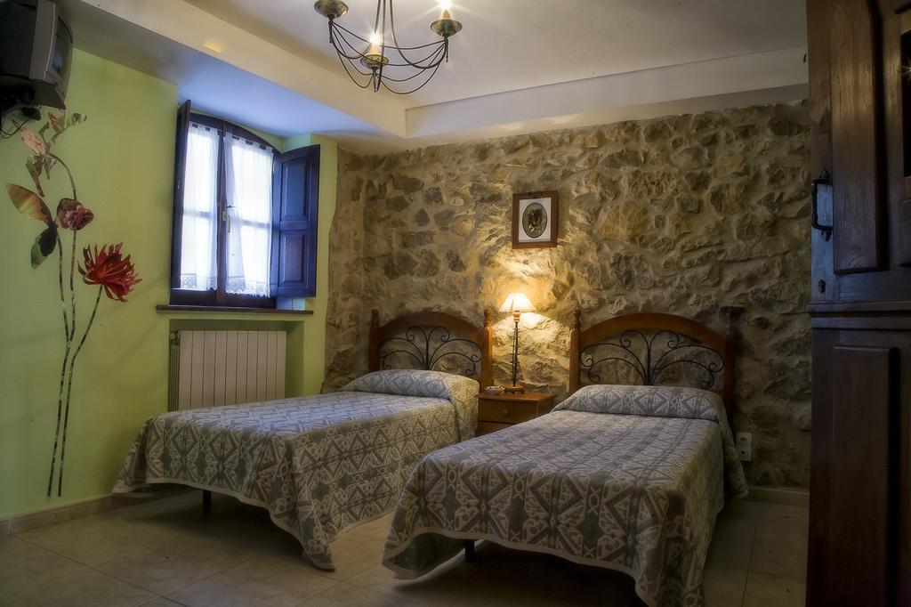 Trisileja En Puente Romano Toñanes Εξωτερικό φωτογραφία